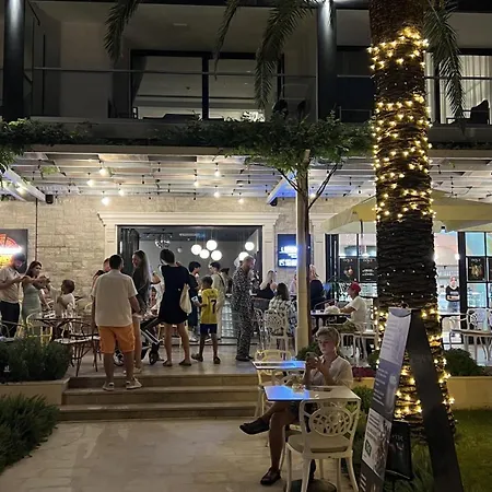 Sunraf Luxe 아파트호텔 *